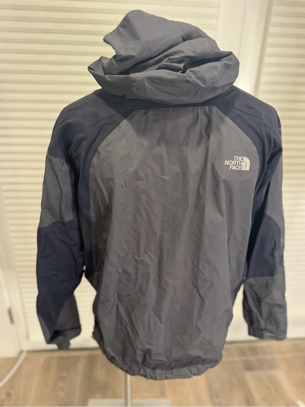 The North Face Men's Hooded Shell Jacket - Gray & Black AO1170